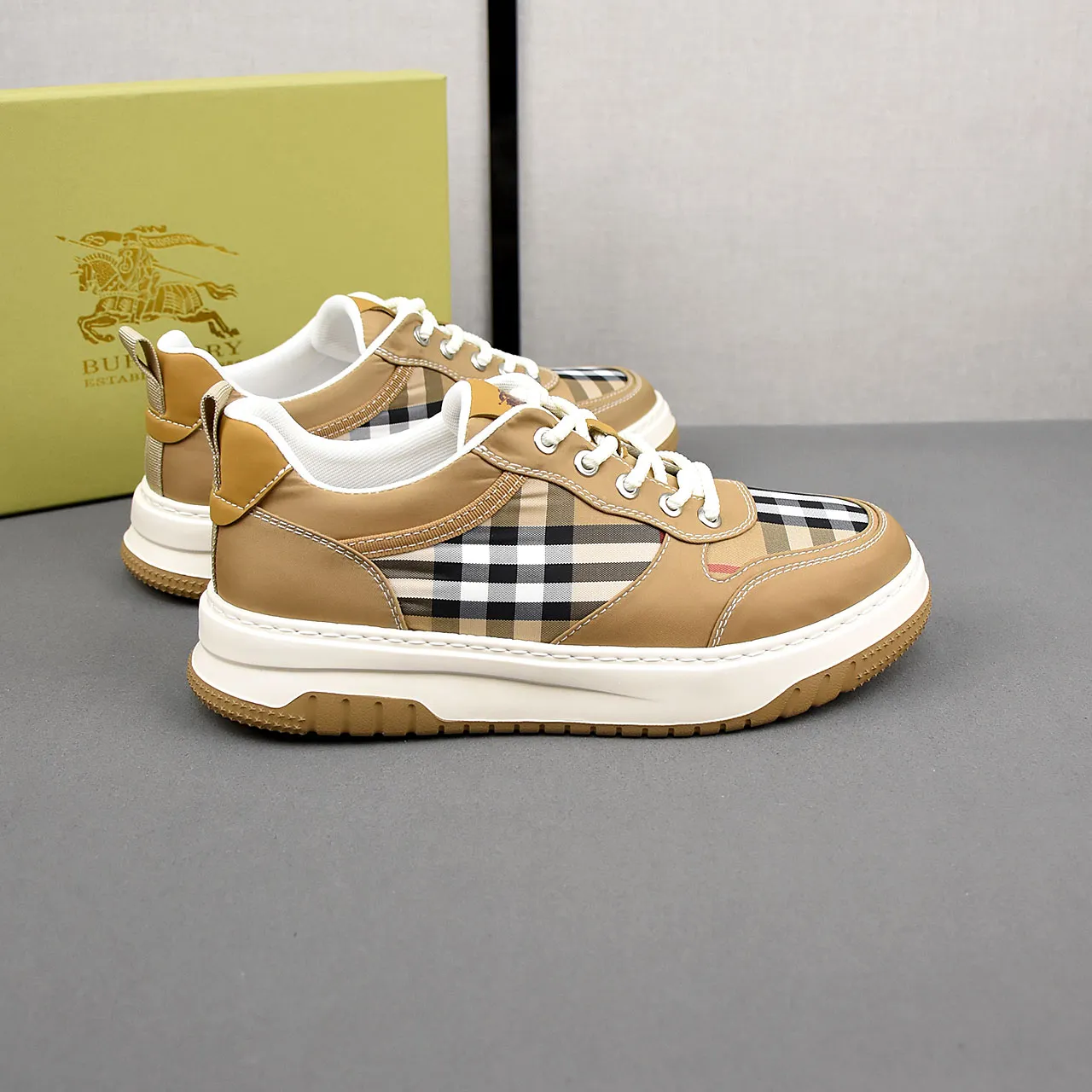 PP420❣️❣️❣️Burberry [Burberry] fashionable lace-up cloth shoes, uppers made of breathable fabric, rubber foam soles, men's size 38-44